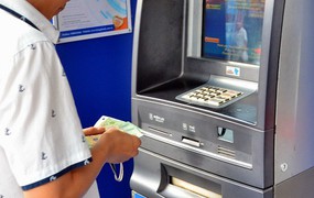 Ngân hàng rao bán máy ATM giá chỉ từ 700.000 đồng