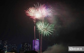 Mãn nhãn màn pháo hoa chào đón năm Bính Ngọ 2026