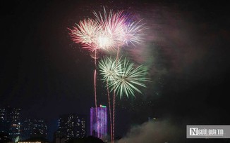 Mãn nhãn màn pháo hoa chào đón năm Bính Ngọ 2026