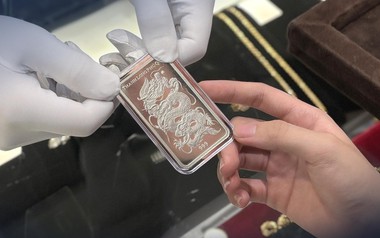 Giá bạc hôm nay tiếp đà giảm