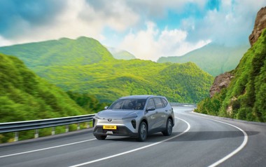 Xanh SM của tỷ phú Phạm Nhật Vượng bắt đầu triển khai dịch vụ xe ghép 7 chỗ liên tỉnh bằng Limo Green, chạy từ 4h sáng, tần suất 60 phút/chuyến