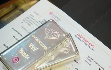 Giá bạc quay trở lại mốc 2 triệu đồng/lượng