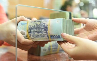 Một ngân hàng lớn trả lãi tiết kiệm từ 7%/năm cho kỳ hạn 6 tháng với khoản gửi chỉ từ 100 triệu đồng