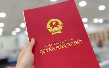 Hợp đồng ghi rõ 4 tỷ nhưng người đàn ông chấp nhận trả 5,5 tỷ tất toán để rút sổ đỏ, 6 năm sau bất ngờ kiện ngân hàng thu quá tiền