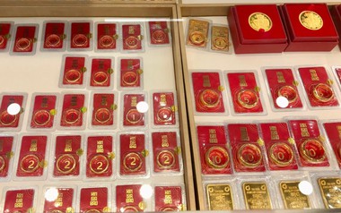 Có nên bán 5 cây vàng chốt lời để gửi tiết kiệm hưởng lãi suất 8%/năm?