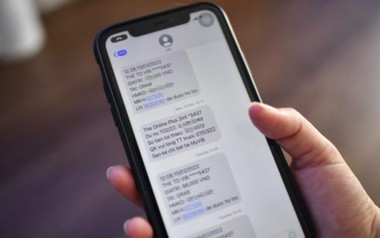 Từ ngày mai (22/12), một ngân hàng áp dụng mức phí mới đối với dịch vụ thông báo biến động số dư qua tin nhắn SMS/ZNS