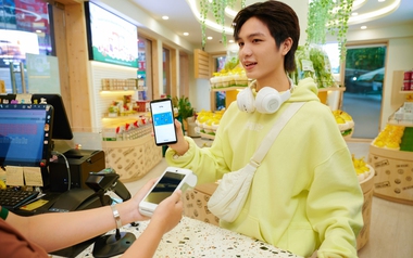 Thanh toán không chạm bùng nổ: Smartphone đang dần thay thế thẻ vật lý