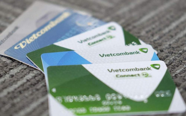 Biểu phí thẻ ghi nợ ngân hàng mới nhất của Vietcombank