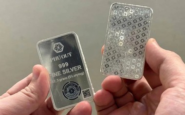 Giá bạc duy trì ở mức cao, hướng tới đỉnh mới