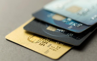 Thấy khách thanh toán đầy đủ, ngân hàng tăng hạn mức thẻ tín dụng lên 500 triệu đồng: Kết quả "mắc kẹt" hơn 850 triệu đồng nợ xấu