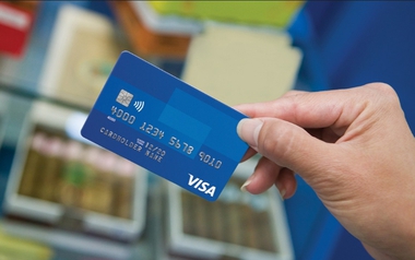 Một ngân hàng tăng lãi suất thẻ tín dụng lên 35%/năm