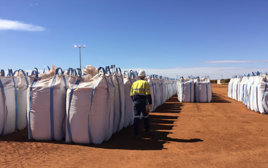 Trung Quốc, Nga đua nhau đưa một mặt hàng vào Việt Nam: Nước ta chi hơn 2 tỷ USD mua hàng, được mệnh danh ‘cứu tinh’ của nông sản