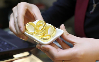 Người phụ nữ SN 1984 tới tiệm vàng giao dịch, phát hiện mất 3 nhẫn vàng trị giá 150 triệu đồng: công an vào cuộc truy tìm