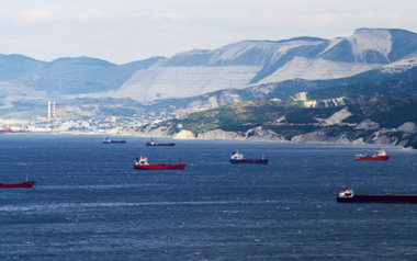 Ai bán nhiều dầu thô nhất cho Việt Nam?