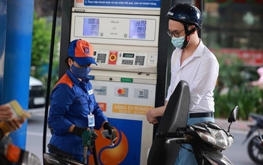 Giá xăng giảm 300 đồng/lít chiều 8/1