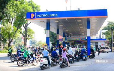 Giá xăng E10 giảm về mức 27.000 đồng/lít chiều 15/10