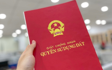Cầm sổ đỏ thế chấp trong tay, ngân hàng "khóc ròng" không được phát mại dù định giá hơn 2,5 tỷ đồng