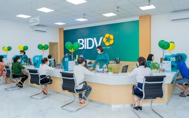 Ngân hàng lớn nhất Việt Nam đang tuyển nhân sự: Yêu cầu không quá 30 tuổi, tối thiểu 1 năm kinh nghiệm, IELTS 3.5 trở lên