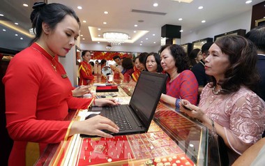 Ngày 1/2: Giá vàng SJC, vàng nhẫn tuần qua chứng kiến những biến động "chưa từng có"; nhà đầu tư lỗ nặng hơn 22 triệu đồng/lượng sau 2 ngày