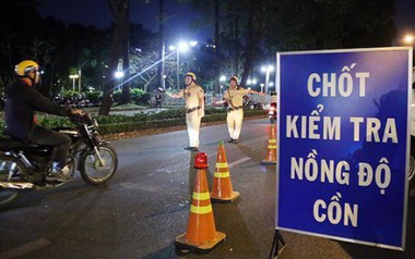 Uống rượu từ hôm trước, sáng hôm sau vẫn bị phạt nồng độ cồn, Bộ Công an nói gì?