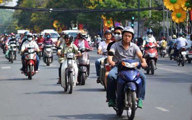 Cảnh sát giao thông địa phương cảnh báo nóng với người đi xe máy