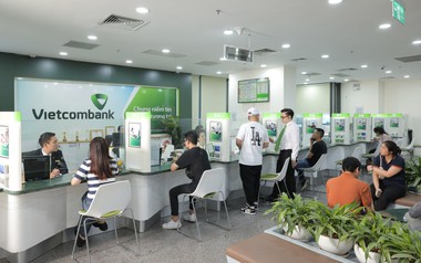 Lãnh đạo Vietcombank gom thêm cổ phiếu VCB