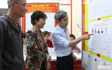 Hà Nội đồng loạt niêm yết danh sách ứng viên ứng cử đại biểu Quốc hội và HĐND các cấp