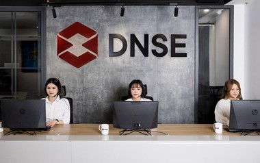 Cổ đông lớn tiếp tục đăng ký chuyển nhượng quyền mua cổ phiếu của DNSE