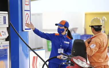 Giá xăng vượt mức 29.000 đồng/lít