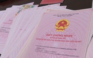 Bán đất bằng giấy viết tay từ 36 năm trước, giờ người mua mới đi làm sổ đỏ, người bán có phải nộp thuế thu nhập cá nhân?