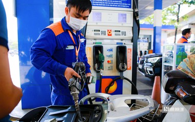 Thủ tướng chỉ đạo nghiên cứu điều chỉnh thuế bảo vệ môi trường xăng dầu về 0 đồng