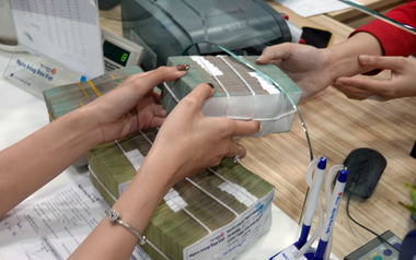 Sốt ruột vì đáo hạn toàn bộ sổ tiết kiệm 200 triệu để mua vàng