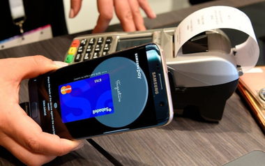 Vì sao nhiều người thích thanh toán thẻ hơn là quét mã QR?