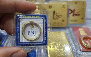 Giá vàng trên thị trường hơn 18 triệu đồng/chỉ, vì sao nhiều người mua được với giá hơn 17 triệu đồng/chỉ?