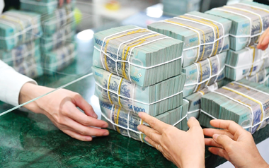 Một ngân hàng vừa tăng lãi suất tiết kiệm lên mức cao hàng đầu thị trường, nhân viên chào lãi suất lên tới 8,3% cho kỳ hạn 6 tháng