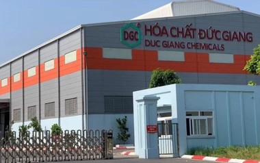 Hóa chất Đức Giang nêu 2 nguyên nhân khiến giá cổ phiếu lao dốc
