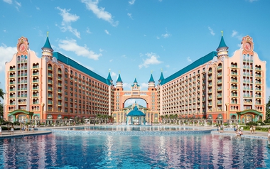 Cuộc đua tạo việc làm ngay trong đại đô thị: Phú Mỹ Hưng làm phố tài chính, Vinhomes tạo khu du lịch, Sun Group dựng lại cả phim trường quy mô lớn