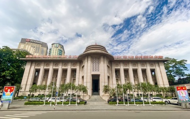 Lãi suất qua đêm vọt lên hơn 11%/năm, tỷ giá USD tăng mạnh, Ngân hàng Nhà nước tung gói hỗ trợ 91.000 tỷ