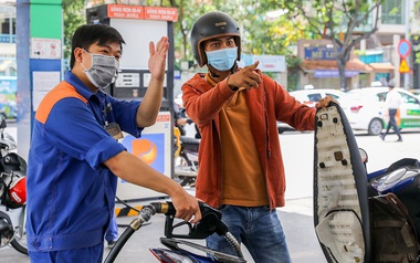 Giá xăng RON 95 vượt 22.000 đồng/lít chiều 5/3