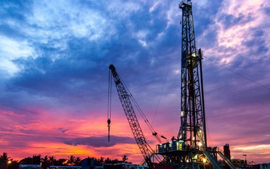Khoan thẳng xuống lòng đất, phát hiện mỏ dầu khí trữ lượng lên tới 380 triệu thùng tại Trung Đông
