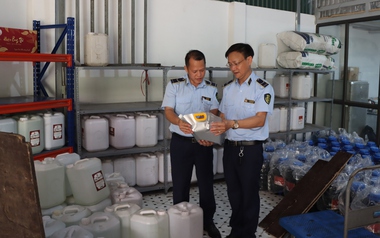 Kiểm tra bất ngờ loạt hộ kinh doanh: Xử phạt hàng tỷ đồng, chuyển 1 vụ sang cơ quan điều tra