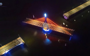 Kỹ sư Việt Nam lần đầu tiên thiết kế và thi công cầu dây văng có thể 'xoay 90 độ', thay thế các bến phà lâu đời