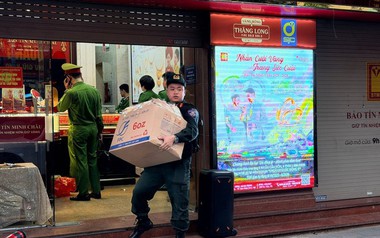 Khởi tố vụ án tại Bảo Tín Minh Châu: Công an thu giữ 23,3 tỷ đồng tiền mặt, 7 quyển sổ đỏ cùng lượng lớn kim loại màu vàng, bạc