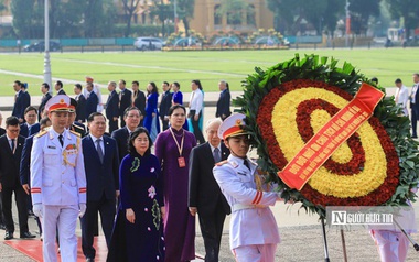 Đoàn đại biểu dự Đại hội MTTQ Việt Nam lần thứ XI vào Lăng viếng Chủ tịch Hồ Chí Minh