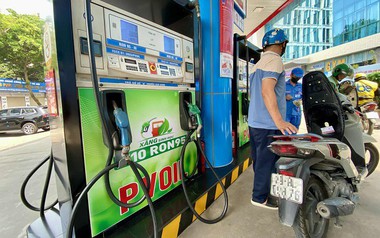 Xe đang đổ RON95 chuyển sang xăng sinh học E10 cần chú ý gì?