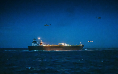 Phát hiện tàu chở dầu Suezmax chở đầy hàng âm thầm đi qua eo biển Hormuz, hướng thẳng đến một quốc gia châu Á