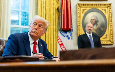 Phố Wall kinh ngạc trước lượng giao dịch chứng khoán từ tài khoản của ông Trump trong 3 tháng qua: ‘Con số thật điên rồ’