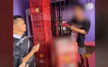 Đột kích nhiều kho hàng, cảnh sát thu giữ hơn 55.000 sản phẩm dầu gội, xà phòng, kem dưỡng da,...giả chứa kim loại nặng