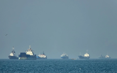 Mỹ 'âm thầm' dẫn đường cho tàu hàng qua eo biển Hormuz, khoảng 70 chuyến đã được hỗ trợ