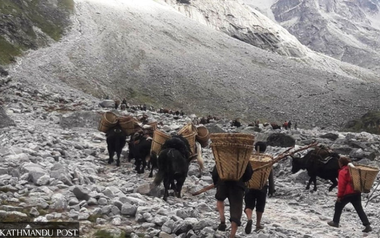Tuyến đường 68 km, trị giá 138 tỷ đồng nối thẳng tới biên giới Trung Quốc vẫn dang dở sau 20 năm: Mới xây được 18 km, chất lượng thi công kém, dân chịu khổ đủ đường